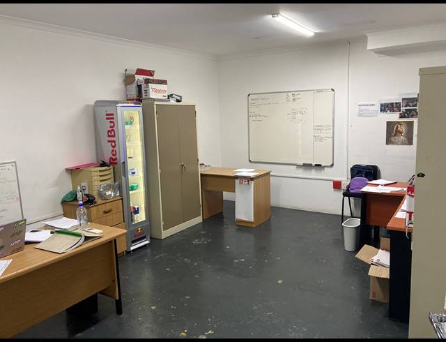 2,140M² FACTORY TO LET IN WESTMEAD